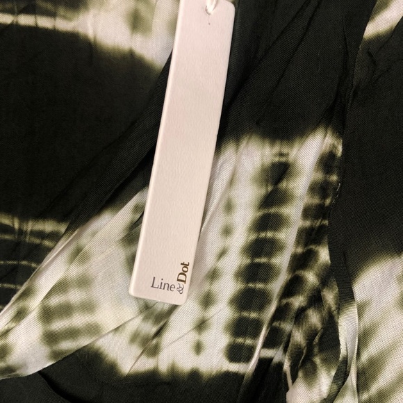 Line & Dot-Revolve - Shibori Reversible Twist Top - Picture 8 of 16